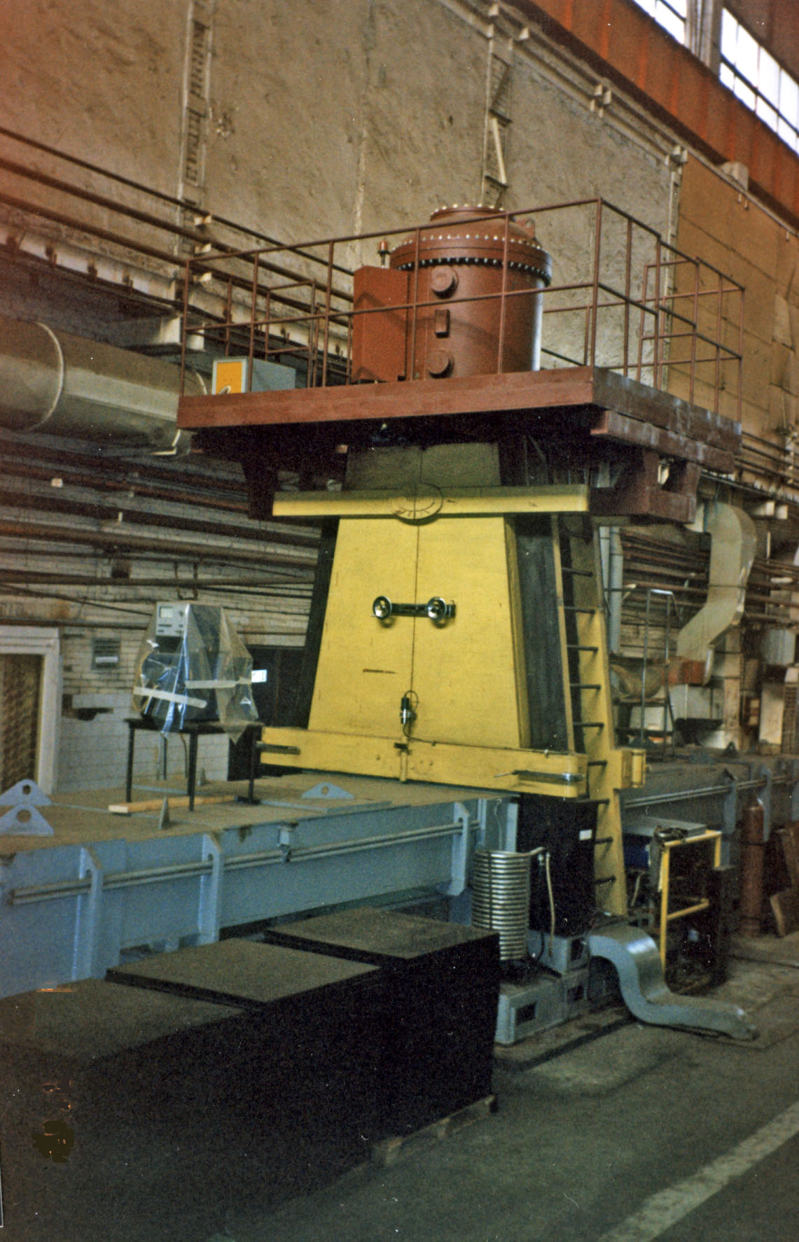 Ускоритель «Электрон-3М-2» в установке обработки покрытий на судостроительном заводе